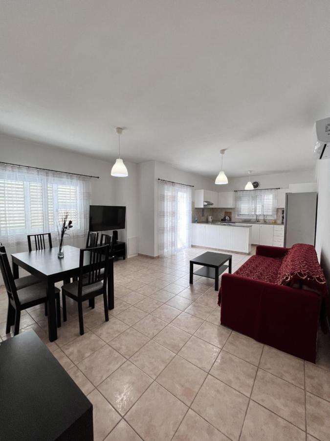 Pafia Sunbeach Townhouse Paphos Eksteriør billede
