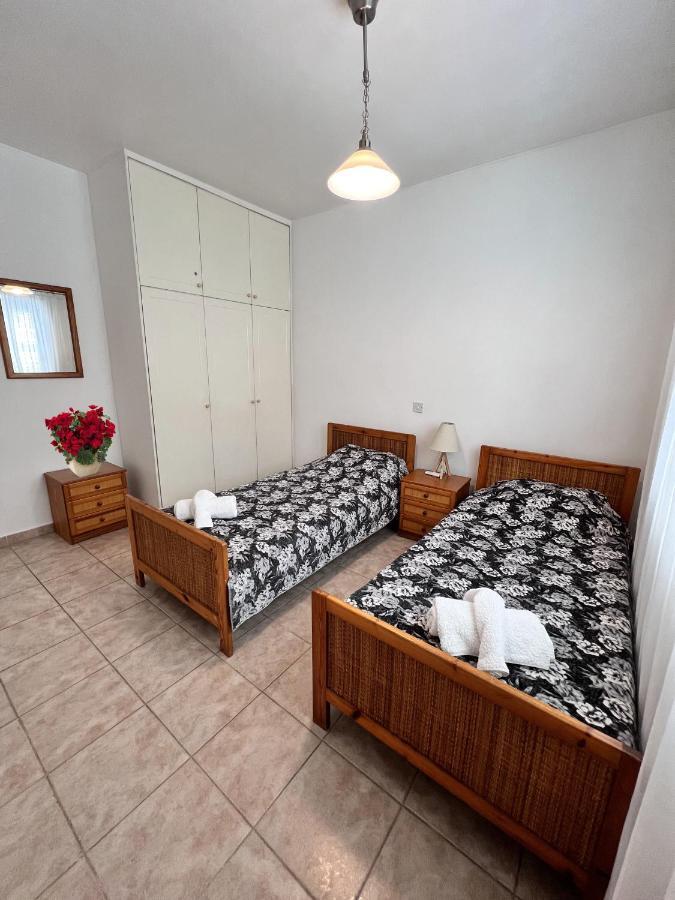 Pafia Sunbeach Townhouse Paphos Eksteriør billede